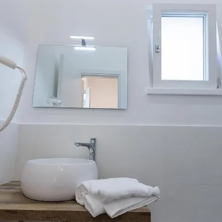 Sorrento Realty Holidays - Malafemmena 3*