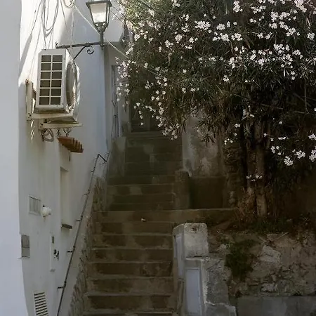 Sorrento Realty Holidays - Malafemmena 3*